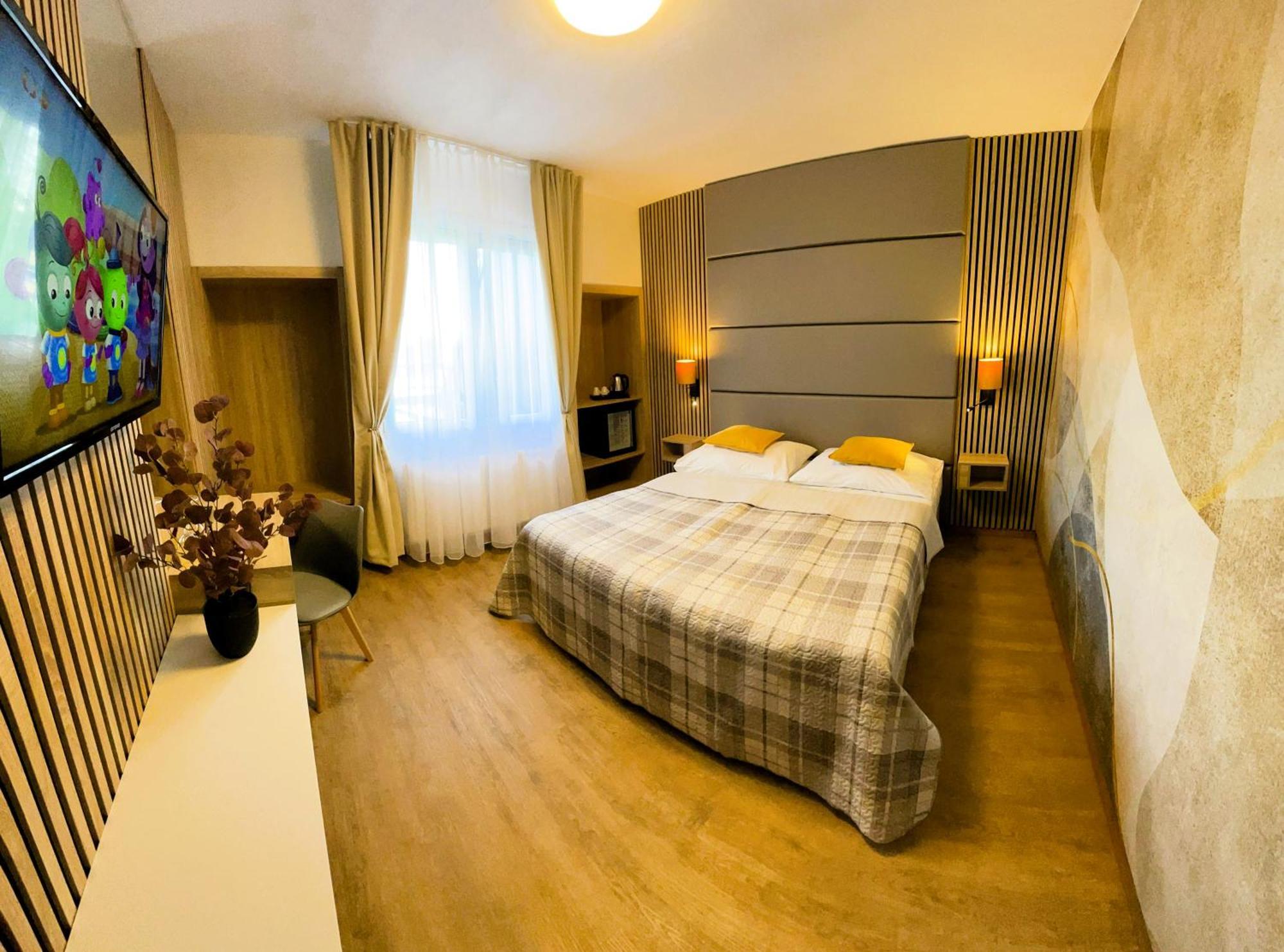 Hotel Benica Benesov  Buitenkant foto