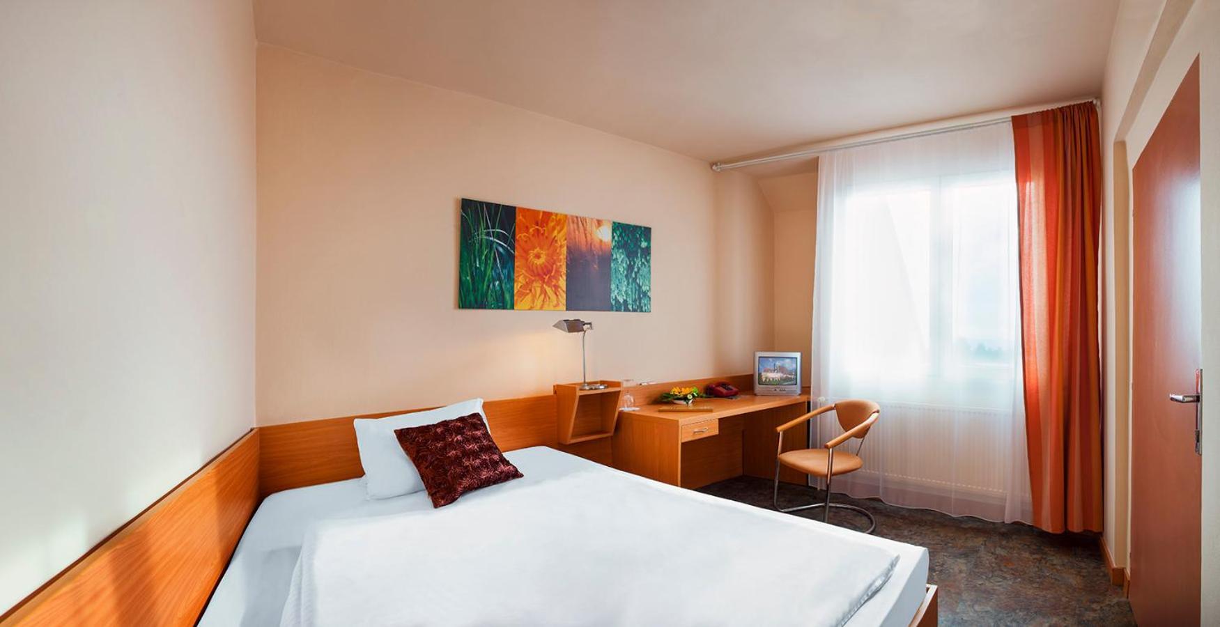 Hotel Benica Benesov  Buitenkant foto