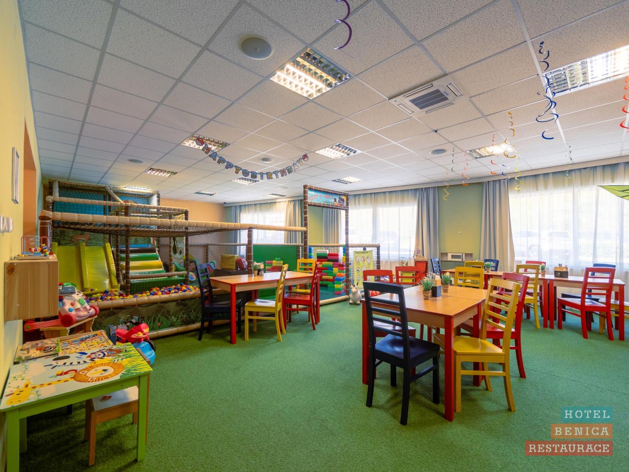 Hotel Benica Benesov  Buitenkant foto