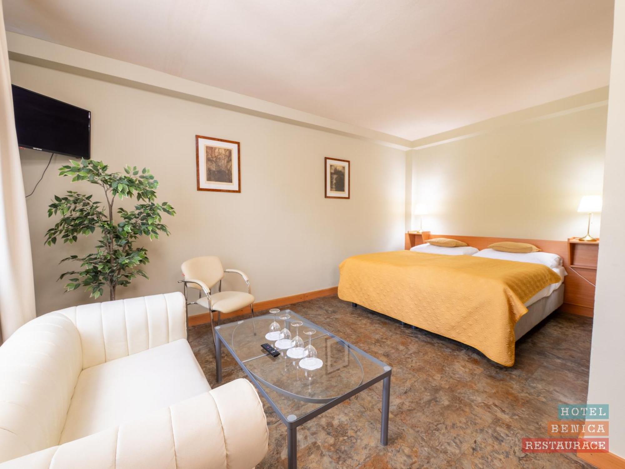 Hotel Benica Benesov  Buitenkant foto